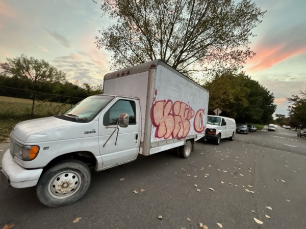 法拉盛转让1997年 ford E350 truck 16尺 保车况 售价$3800